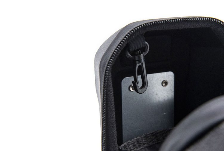 Geanta impermeabila trotineta electrica 2L cu cifru EWheel