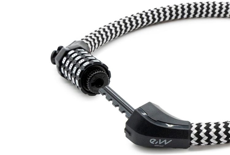 Anti-Furt Trotinete cu cifru si design texil alb negru